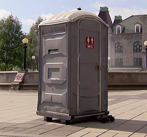 סופר מכונית בשירותים