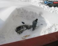 אוטו קבור בשלג