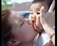 נשיקה מועכת