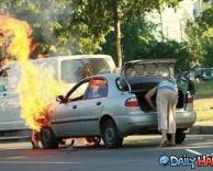 מכונית בוערת