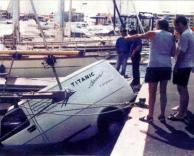 מכונית טובעת