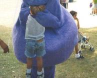 הוא חושב שזה עוגייה ?