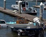 ככה גוררים סירה למים