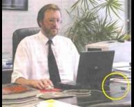 נראה עסוק אבל לא עושה כלום