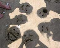 פרצופים בחול