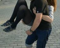 מי מחזיק את מי!?