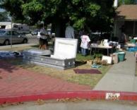 ארון קבורה במכירת חצר