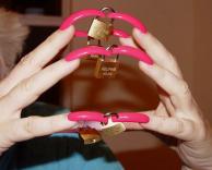 נעולה בציפורניים