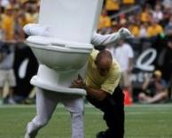 שרותים במגרש