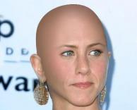 כך ג'ניפר אניסטון היתה נראת אם היתה קירחת!