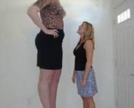 אישה גבוהה