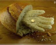 לחם בצורת יד