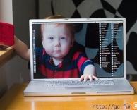ילד מחשב